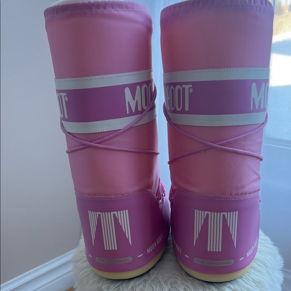 Moon Boot Fuchsia Lace-Up Snow Boots - Picture 6 of 8